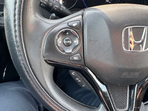 Used 2018 Honda HR-V EX image 16