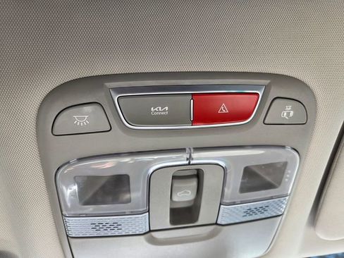 Used 2023 Kia Telluride EX w/ EX Captain's Chair Package image 35