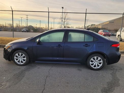 Used 2023 Toyota Corolla LE image 4