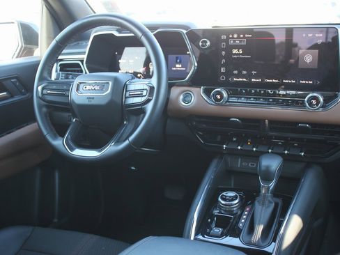 Used 2024 GMC Canyon AT4 w/ Canyon Safety Plus Package image 9