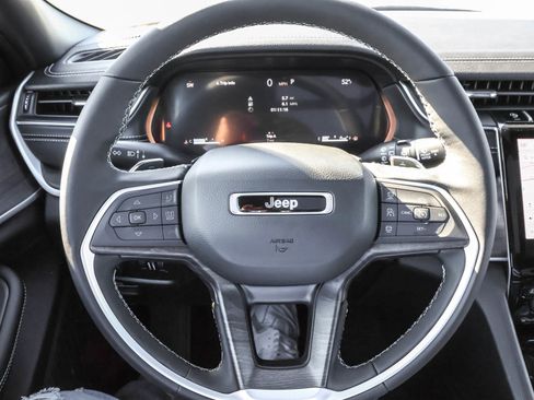 New 2025 Jeep Grand Cherokee Limited w/ Black Appearance Package image 26