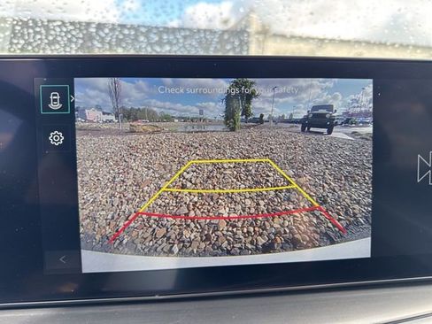 Certified 2025 Kia Sorento LX FWD image 33