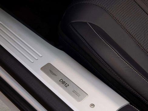 Used 2025 Aston Martin DB12 Convertible image 32