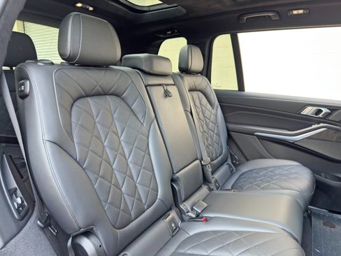 Used 2023 BMW X7 xDrive40i w/ M Sport Package AWD/4WD image 44