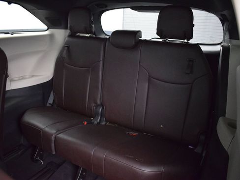 Used 2024 Toyota Sienna Platinum AWD/4WD image 14