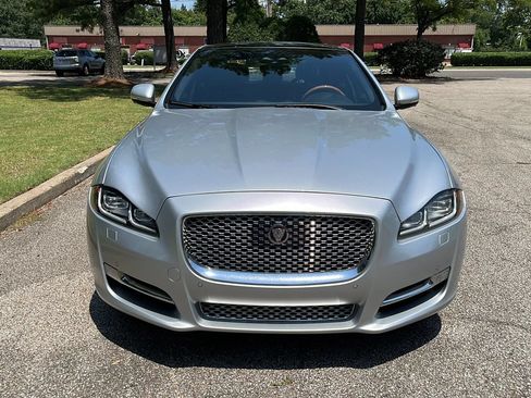 Used 2019 Jaguar XJ AWD image 8