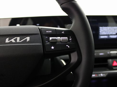 Used 2025 Kia K4 EX image 36