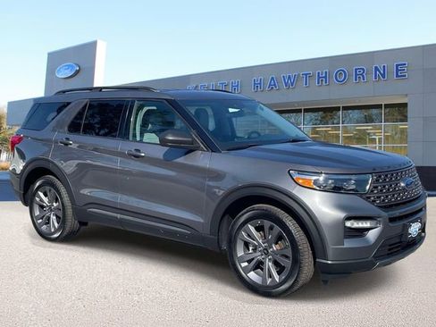 Certified 2021 Ford Explorer XLT w/ Equipment Group 202A AWD/4WD image 1