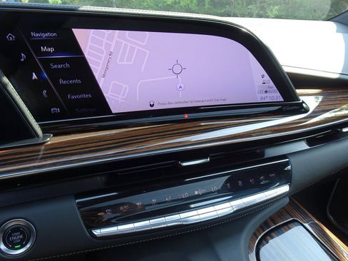 Certified 2024 Cadillac Escalade ESV Premium Luxury AWD/4WD image 17