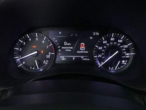 Used 2020 Toyota Highlander XLE AWD/4WD image 18