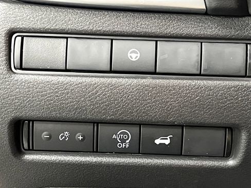 Used 2025 Nissan Rogue SV AWD/4WD image 37