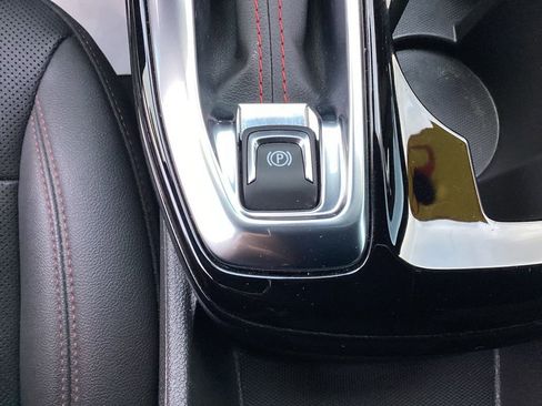 Used 2025 Chevrolet Trax RS w/ Driver Confidence Package FWD image 31