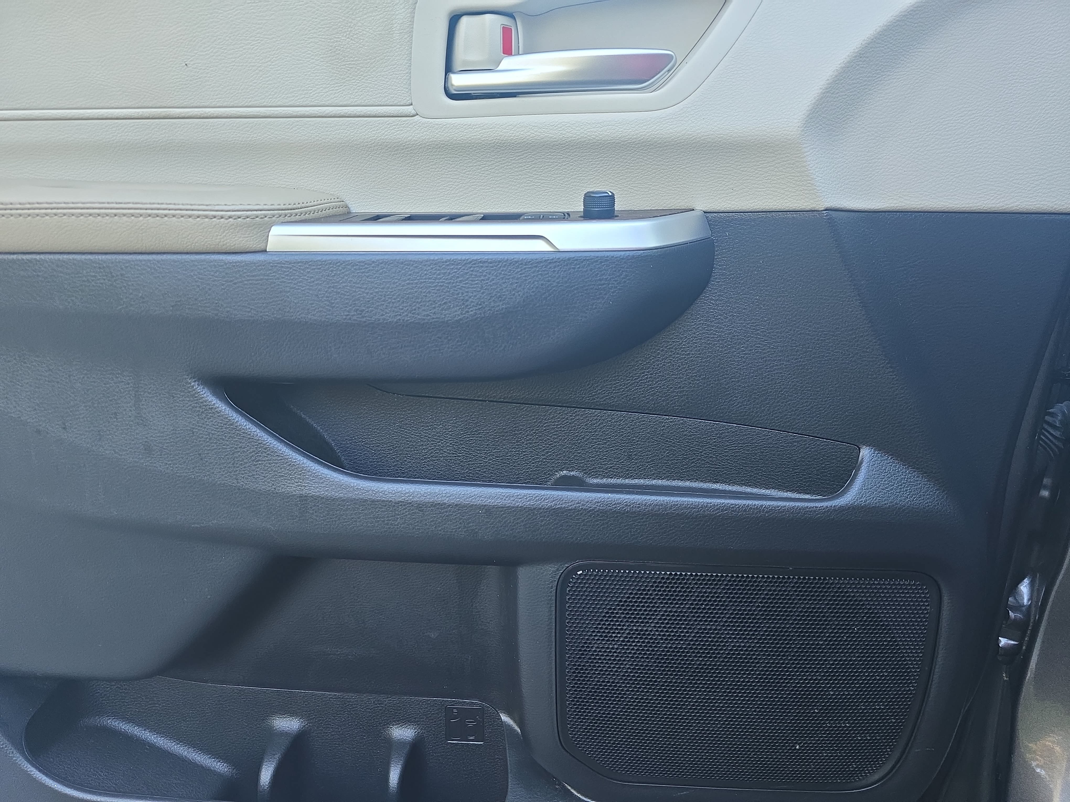 Used 2024 Toyota Sienna XLE FWD image 23