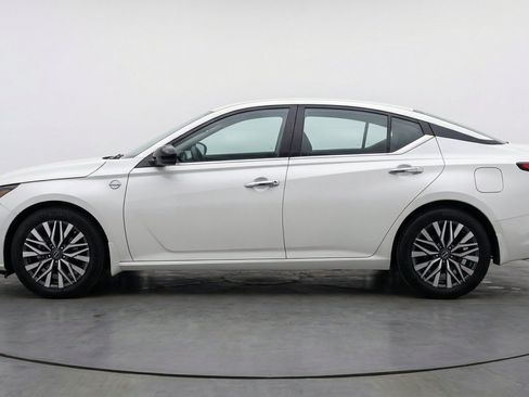 Used 2025 Nissan Altima 2.5 SV FWD image 5