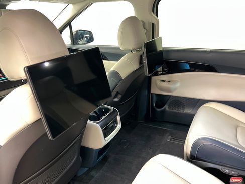 Used 2025 Kia Carnival SX Prestige FWD image 19