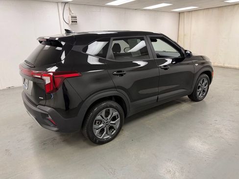 Used 2025 Kia Seltos LX AWD/4WD image 6