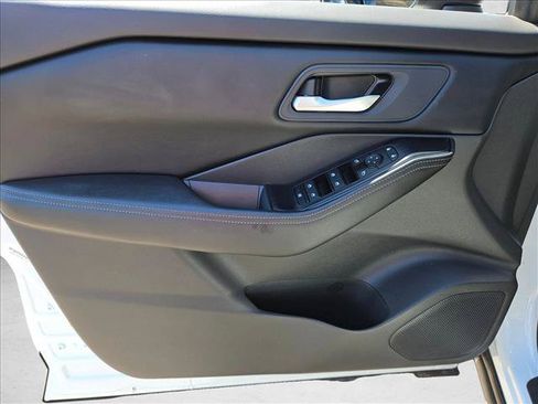 Used 2024 Nissan Rogue SV AWD/4WD image 10