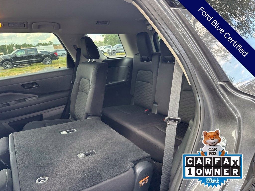 Used 2025 Nissan Pathfinder SV FWD image 16