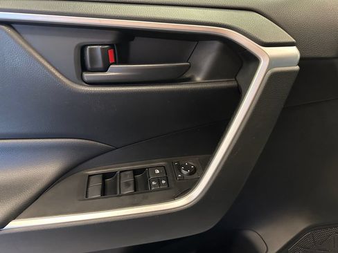 Used 2019 Toyota RAV4 LE w/ All Weather Liner Package AWD/4WD image 18