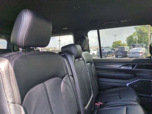 Used 2024 Jeep Wagoneer Series II w/ Flexible Seating Group RWD image 33
