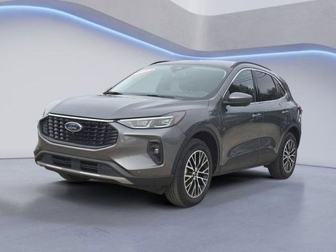 Certified 2025 Ford Escape SE w/ PHEV Premium Package FWD image 6