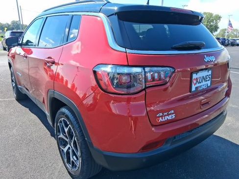 Used 2025 Jeep Compass Limited AWD/4WD image 9