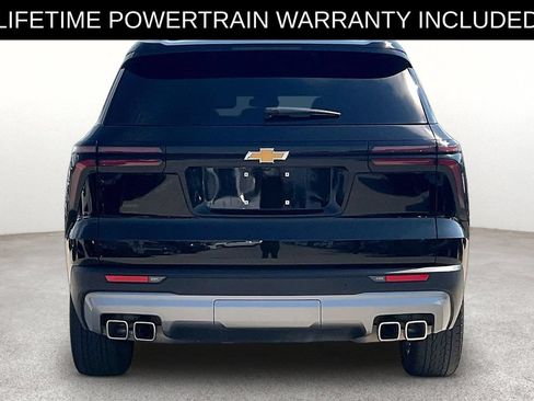 Used 2025 Chevrolet Traverse LT w/ Sun and Wheel Package FWD image 5