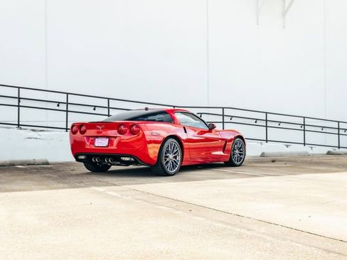 Used 2005 Chevrolet Corvette Coupe w/ Preferred Equipment Group RWD image 20