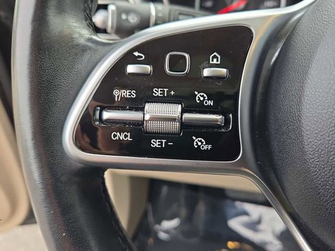 Used 2022 Mercedes-Benz GLC 300 4MATIC image 13