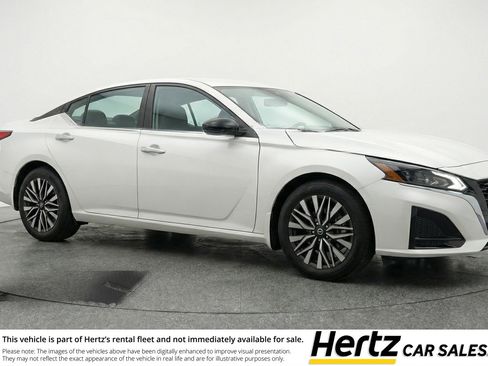 Used 2025 Nissan Altima 2.5 SV image 1