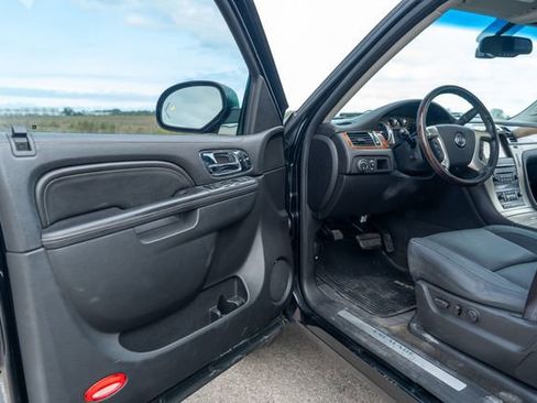 Used 2013 Cadillac Escalade Platinum image 25