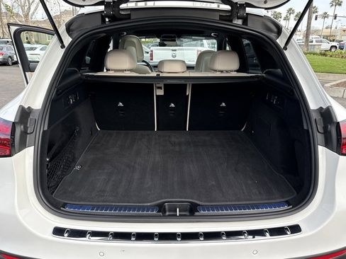 Used 2025 Mercedes-Benz GLC 300 4MATIC image 18