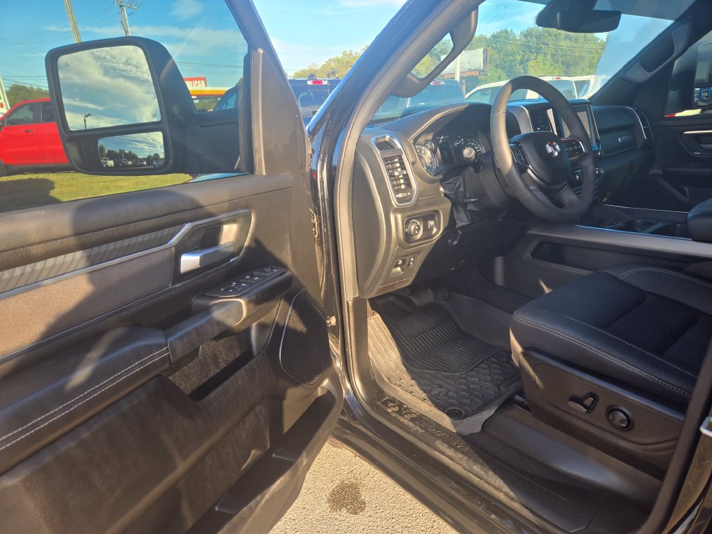 Used 2025 RAM 1500 Big Horn AWD/4WD image 6