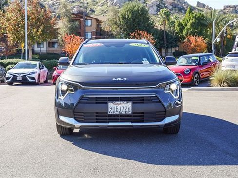 Certified 2025 Kia Niro LX image 3