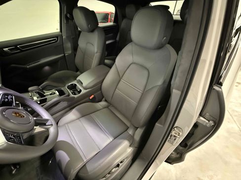 Used 2022 Porsche Cayenne GTS AWD/4WD image 20