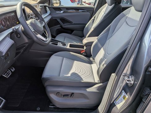 New 2026 Volkswagen Tiguan SE R-Line AWD/4WD image 14