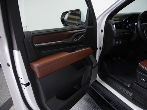 Used 2024 GMC Yukon XL Denali Ultimate AWD/4WD image 29