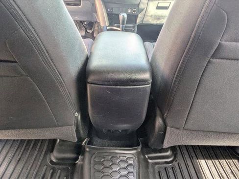Used 2018 Toyota RAV4 XLE AWD/4WD image 13