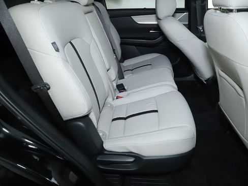 Certified 2025 MAZDA CX-70 Plug-In Hybrid w/ Premium Pkg image 34