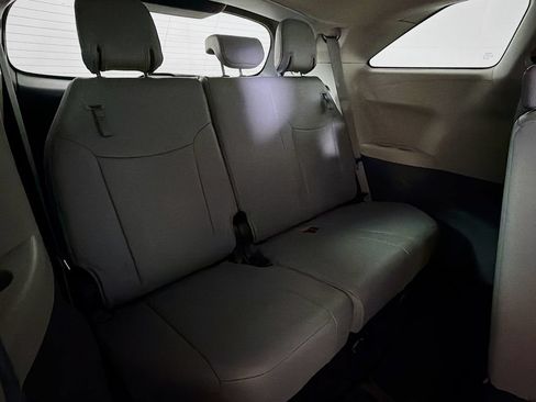 Used 2024 Toyota Sienna XLE FWD image 24