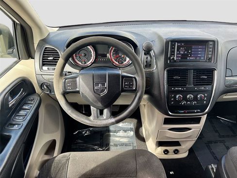 Used 2019 Dodge Grand Caravan SE FWD image 21