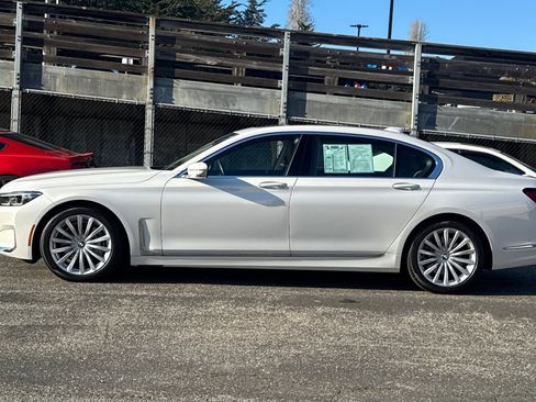Used 2022 BMW 740i w/ Premium Package image 7