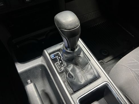 Used 2018 Toyota Tacoma TRD Off-Road image 14