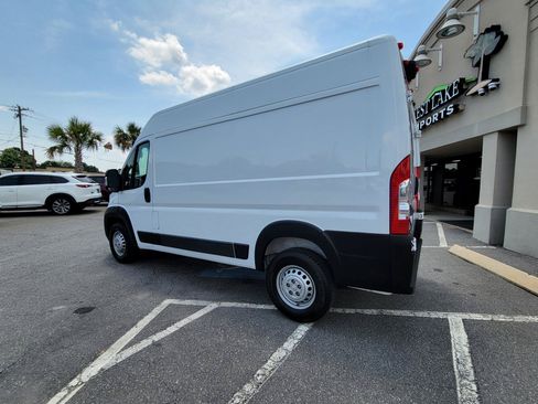 Used 2025 RAM ProMaster 2500 w/ Convenience Group FWD image 9