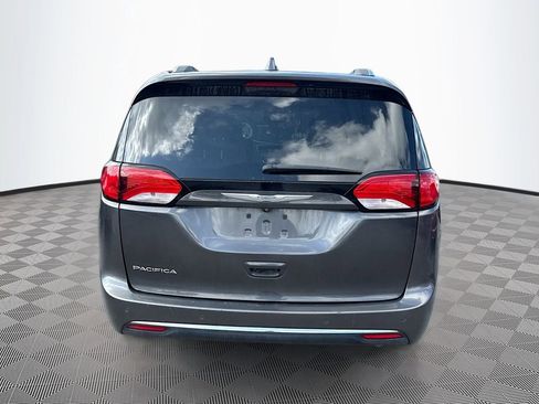 Used 2017 Chrysler Pacifica Touring-L Plus w/ Advanced Safetytec Group FWD image 7