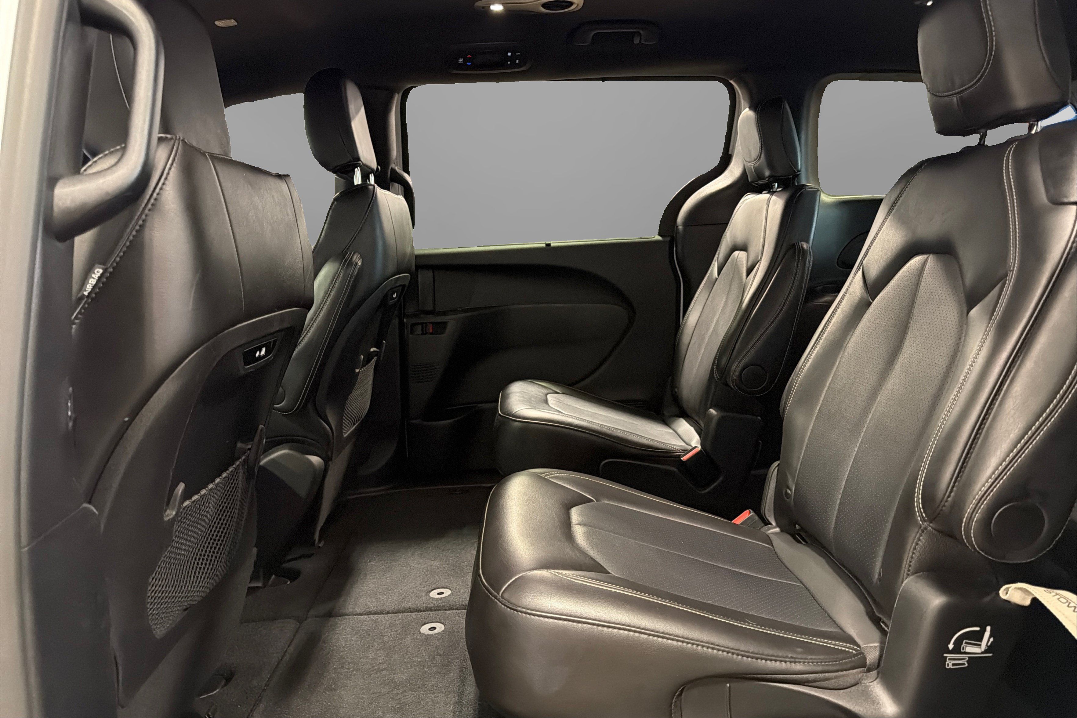 Used 2025 Chrysler Pacifica Select FWD image 35