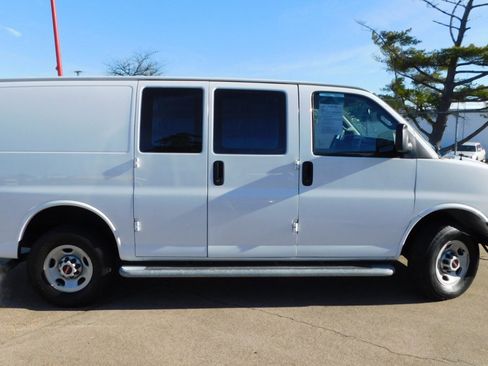 Used 2024 GMC Savana 2500 w/ Driver Convenience Package image 2