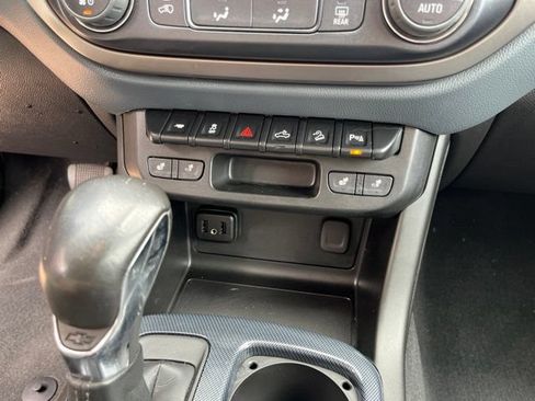 Used 2022 Chevrolet Colorado Z71 RWD image 37
