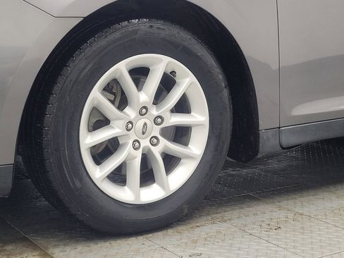 Used 2014 Ford Taurus SE image 31