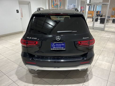 Used 2023 Mercedes-Benz GLB 250 4MATIC image 4